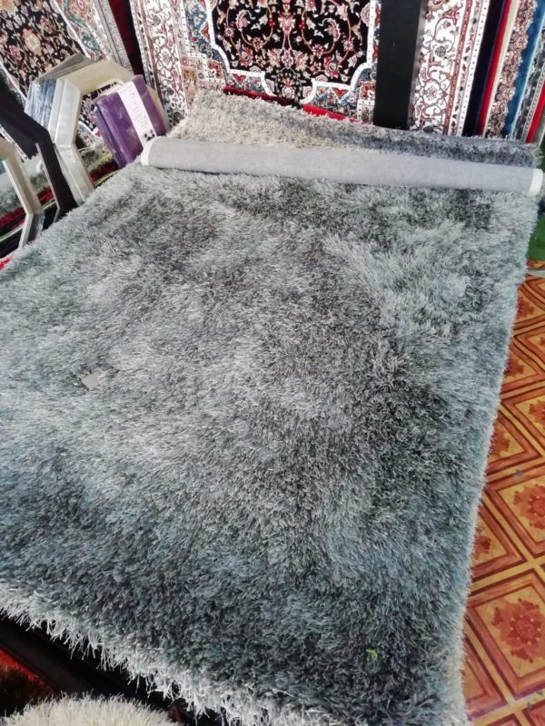 Shaggy Carpet 1.5 by 2 Meter