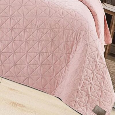 Exquisite Pink Bed Quilt