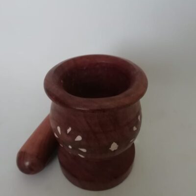 Wooden crusher for garlic and ginger