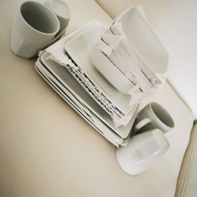 16 piece dinner set of plates and cups